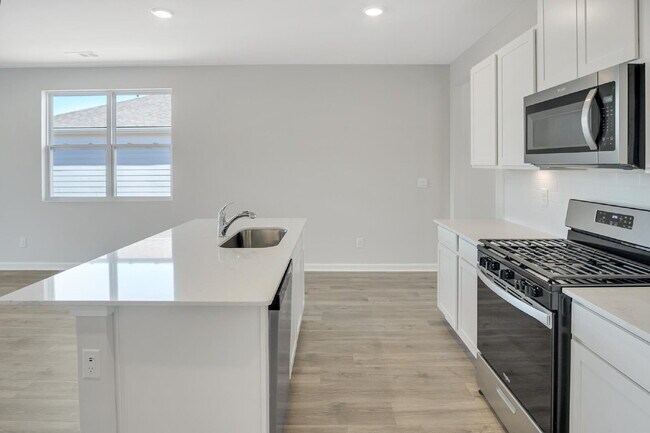 Foto del edificio - Brand New Construction, 3-Bedroom Oasis with Lawncare included, plus Pool, Playground, Pickleball...