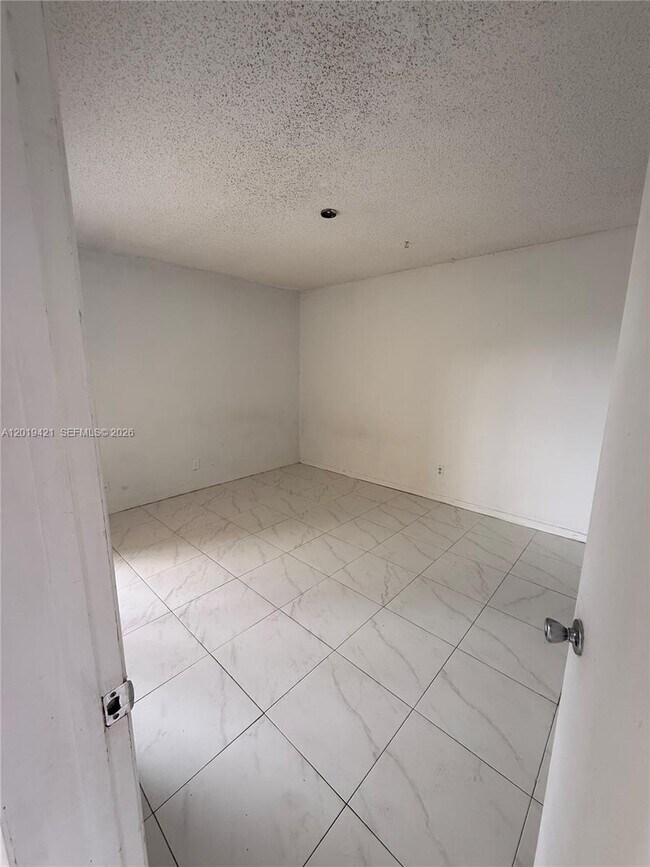 Foto del edificio - 3199 Foxcroft Rd