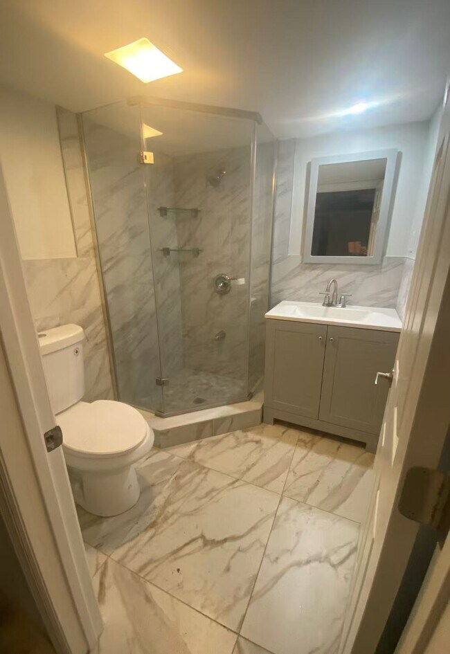 Baño 2 - 215 Birch Ave