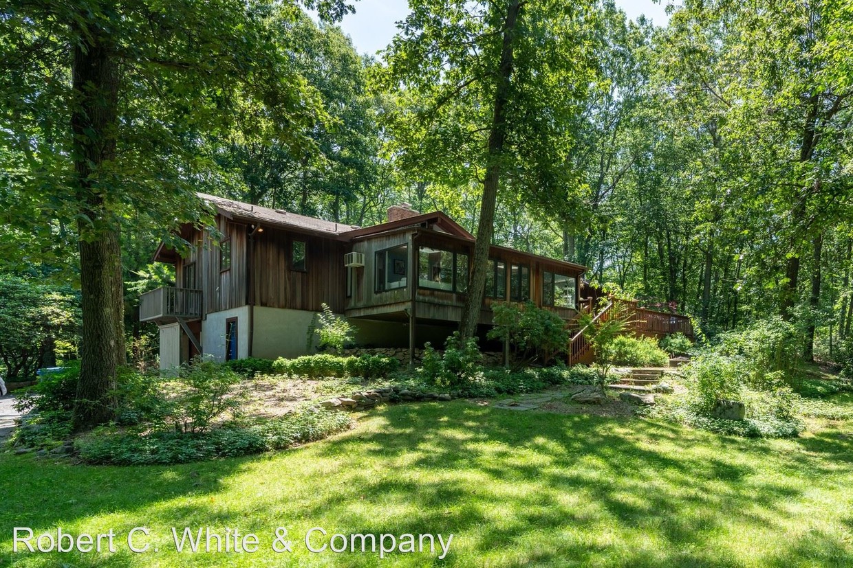 Primary Photo - 3 br, 2 bath House - 229 Whitethorn Drive