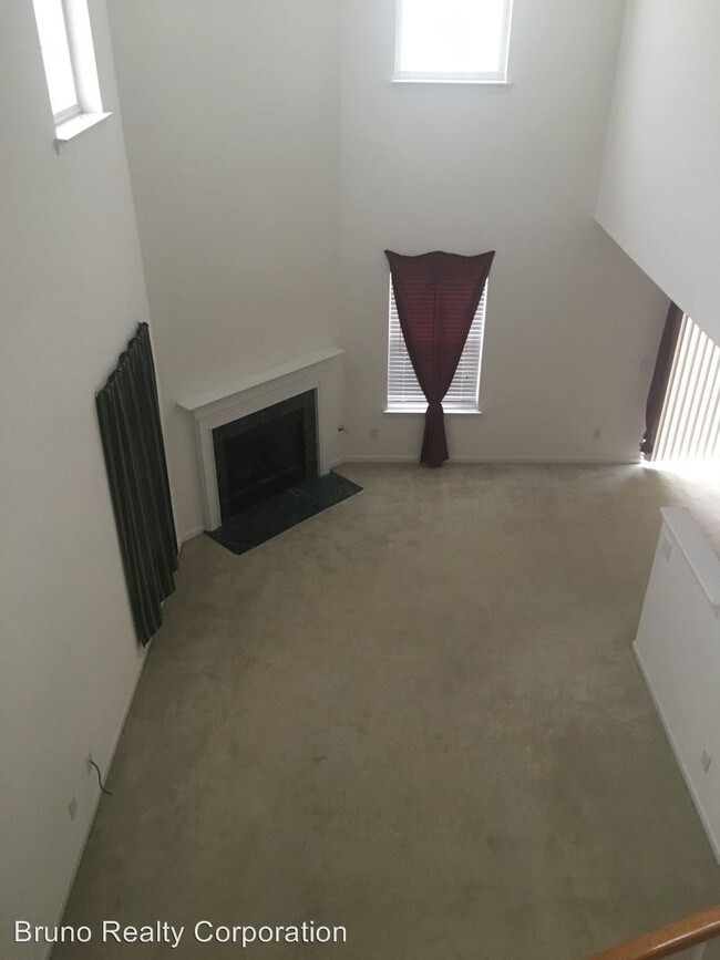 Building Photo - 3 br, 2.5 bath House - 3040 Lakeside Circle