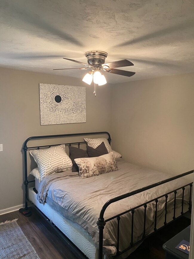 Building Photo - Beautiful and Spacious 2 BR 2 BA.