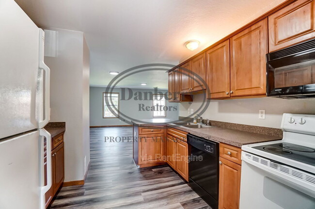 Building Photo - 1113 N Byrne Rd