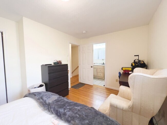 Foto del edificio - Beautiful 4 Bed 2.5 Bath Available 9/1/26 (Mission Hill)