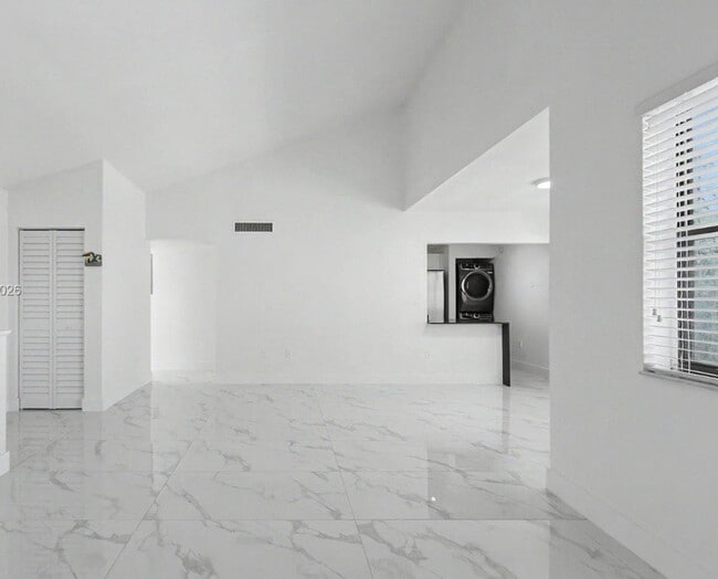Foto del edificio - 10011 NW 8th St