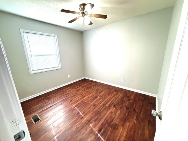 Foto del edificio - 124 Riverview Ct