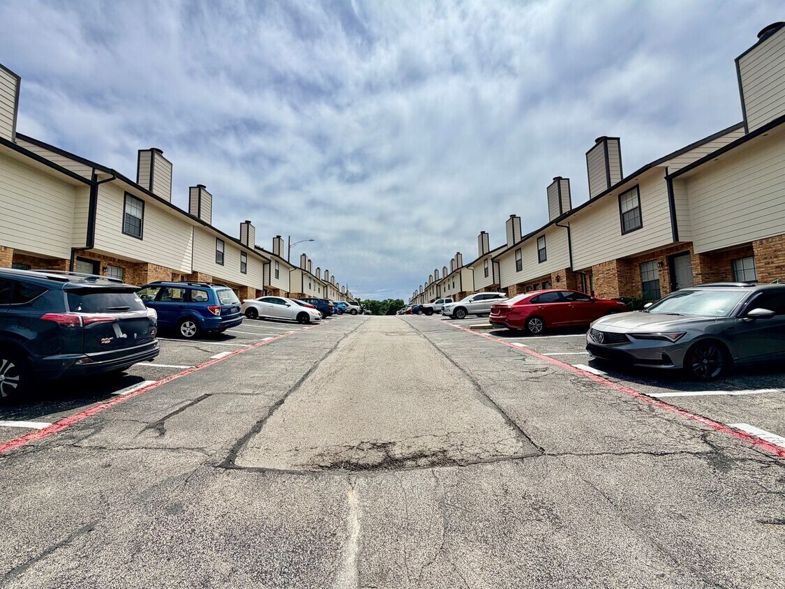 Foto del edificio - 1223 Dallas Dr