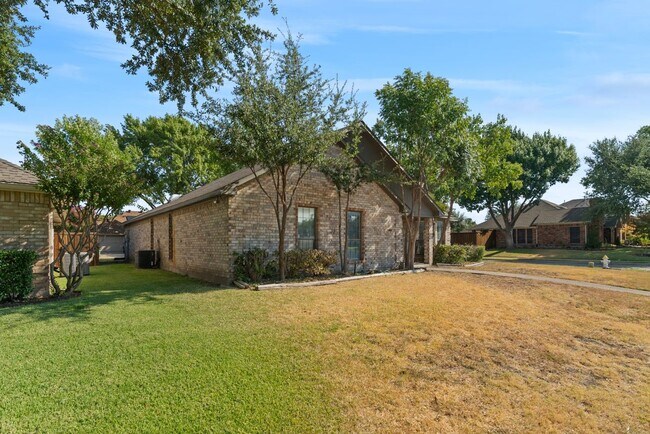 Building Photo - 1933 Lavaca Trail