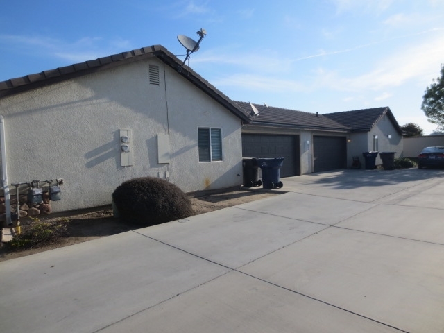 Building Photo - Courtyard at Del Lago