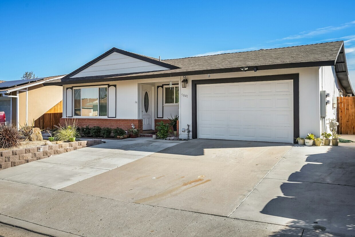 Primary Photo - 5841 Mariposa Place