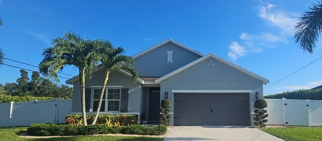 Building Photo - 1402 SW Bargello Ave