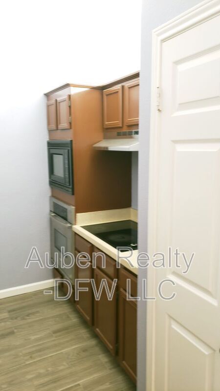 Building Photo - 2105 Count Fleet Dr