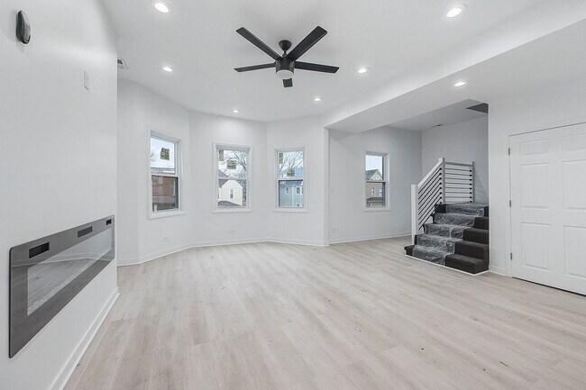 Foto del edificio - 629 N Lockwood Ave