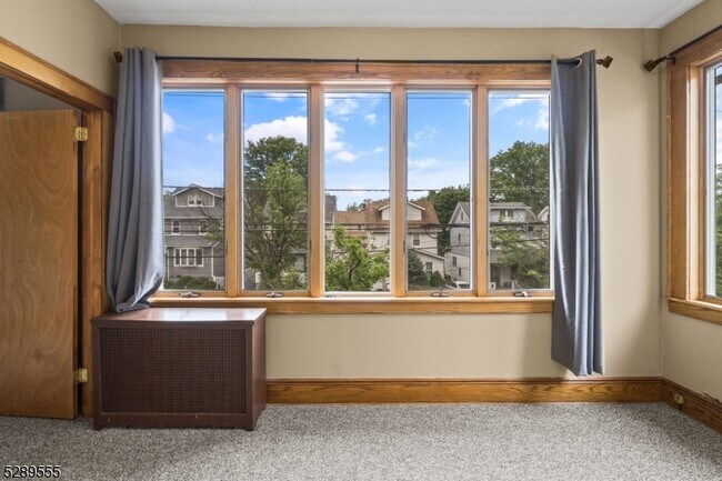 Foto del edificio - 31 Dawson Ave