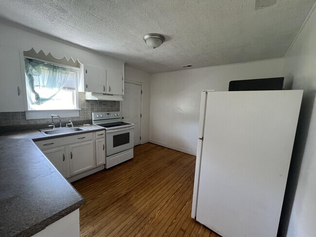Building Photo - 913 Rockbridge Ave