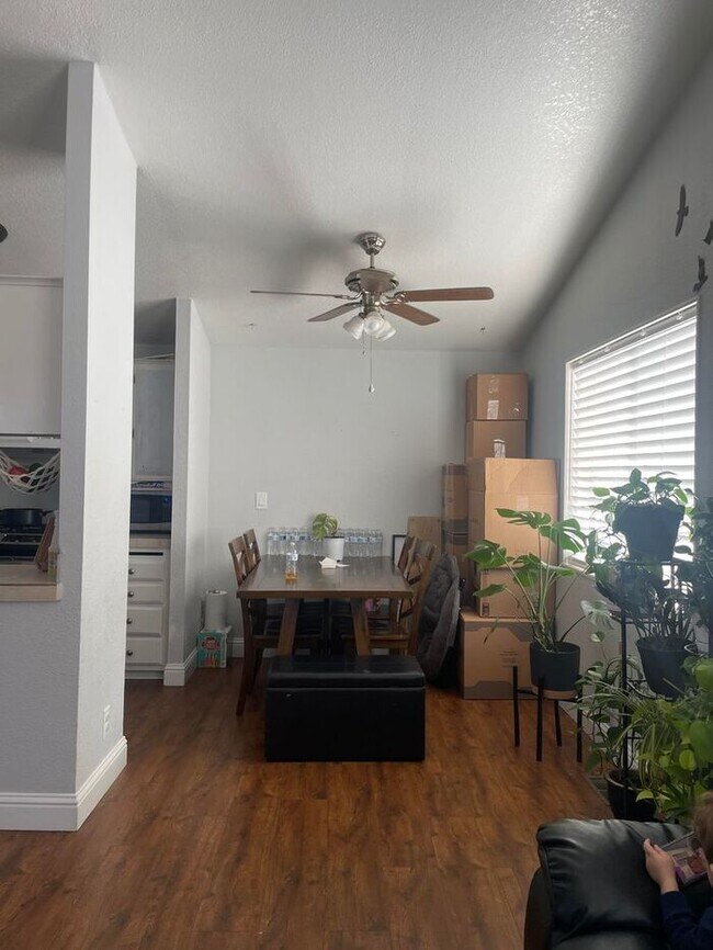Building Photo - Lovely home located Juniper Hills Communit...