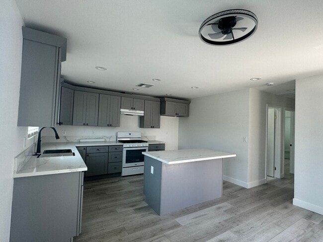 Building Photo - New ADU Unit!!