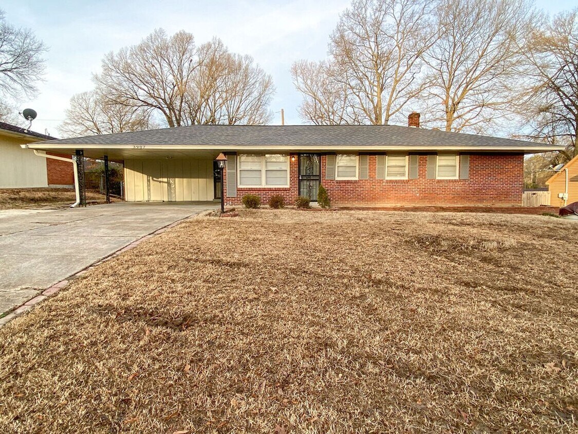 Primary Photo - 3 bed, 2 bath home in Whitehaven