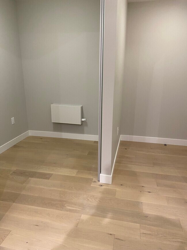 Photo du bâtiment - 8761 University Cres