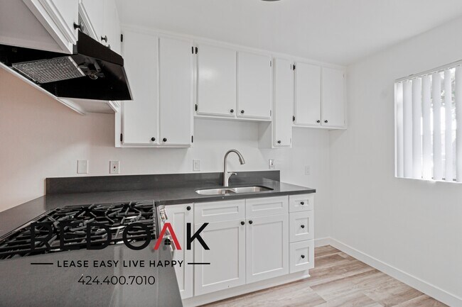 Foto del edificio - 8614 Woodley Ave