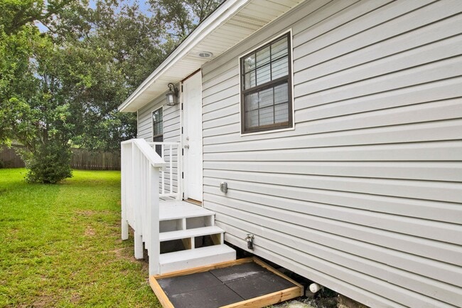 Building Photo - Furnished Downtown Pensacola Home For Rent