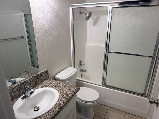 Foto del edificio - 13610 Vanowen St