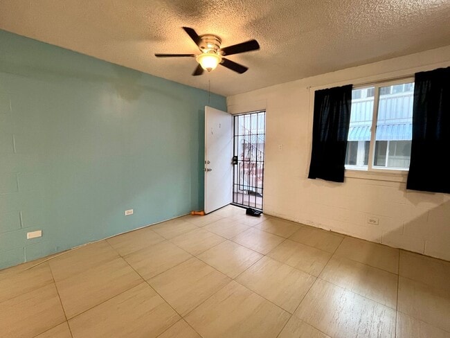 Building Photo - Waikiki: 1 Bed, 1 Bath Apartment, Utilities Included