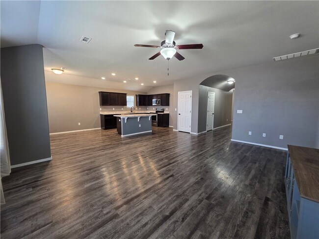 Building Photo - 1700 Hermitage Dr