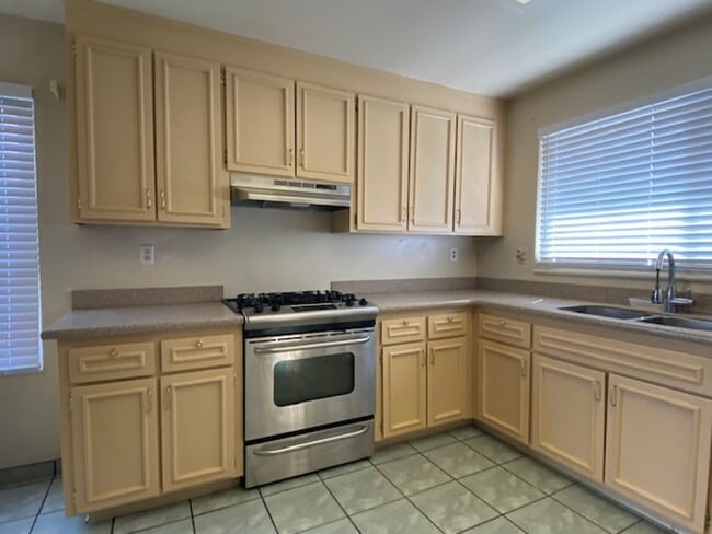 Building Photo - Must See to Appreciate this Spacious 4 Bedroom  Bath Home in San Jose
