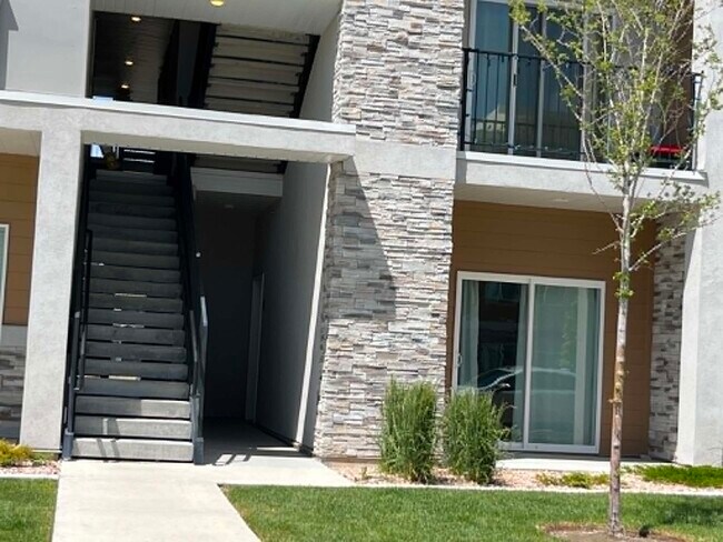 Building Photo - 2303 E 830 S