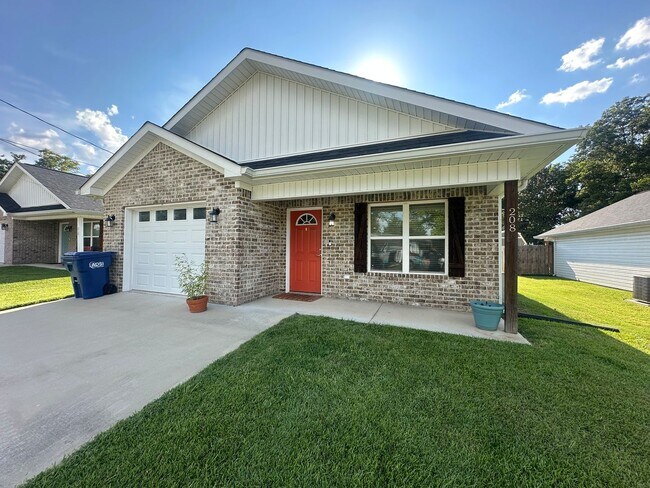 Foto del edificio - 208 McCullars Ln