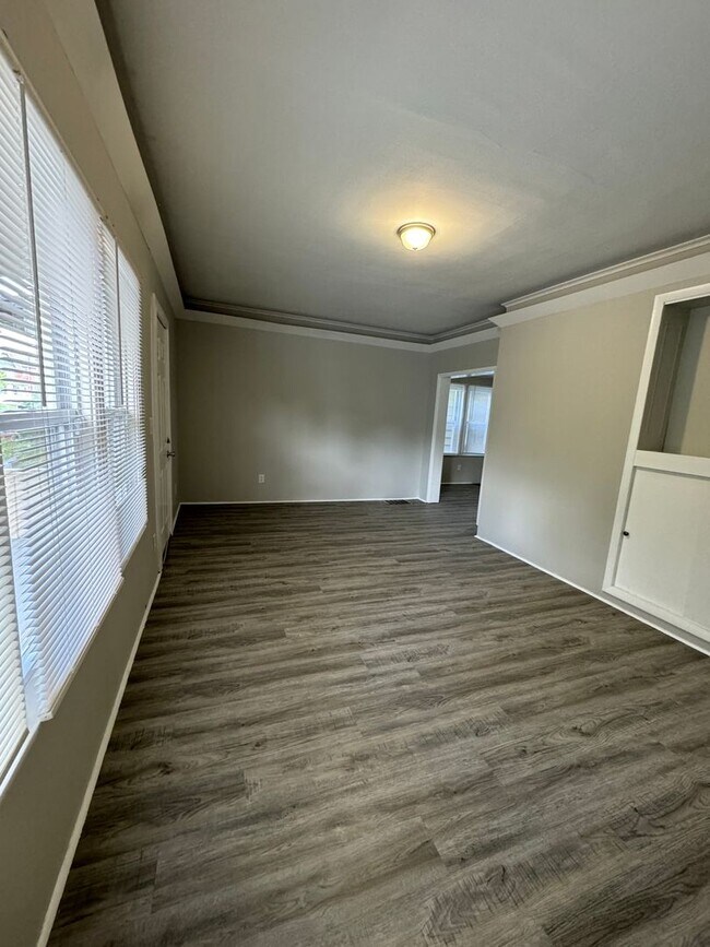 Foto del edificio - 1168-1170 E Whittier St