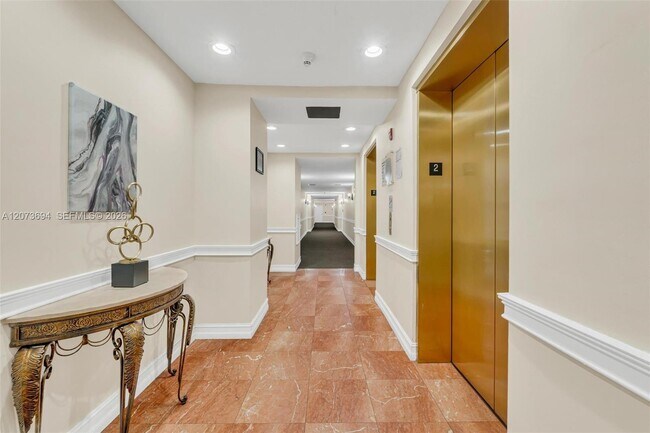 Foto del edificio - 5271 SW 8th St