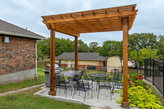 Área de picnic con parrillas - Crestwood Apartments