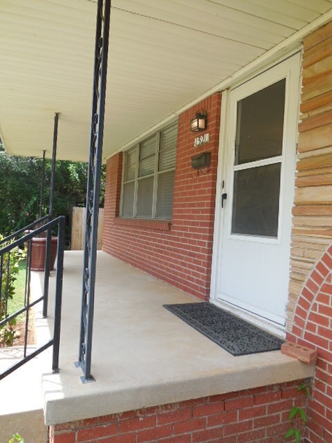 Foto del edificio - Awesome 3 Bedroom Home with Wood Floors lo...