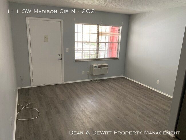 Building Photo - 111 SW Madison Cir N