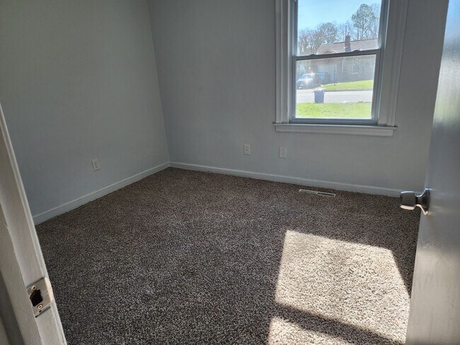 Building Photo - Beautiful brick ranch