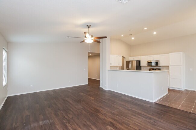 Building Photo - 11142 E Catalina Ave