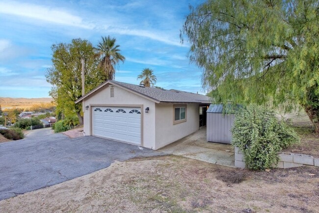 Building Photo - 18261 Sanders Dr