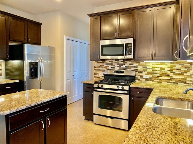 Foto del edificio - Beautiful 2-Story 3bed/2.5bath home in Ave...