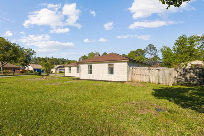 Building Photo - 1517 Kruse Dr