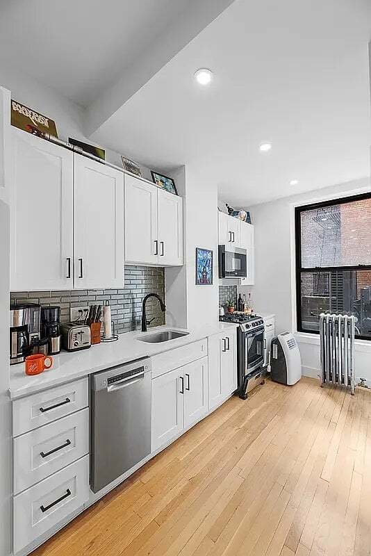 Building Photo - 425 Amsterdam Ave