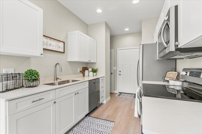 Building Photo - 4328 Spruce Creek Dr