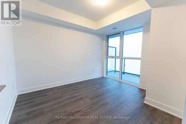 Photo du bâtiment - 2545 Simcoe St N