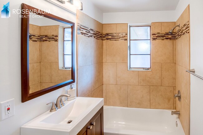 Foto del edificio - Charming 3-beds, 2-baths brick home with Rent-to-Own in Tucson!