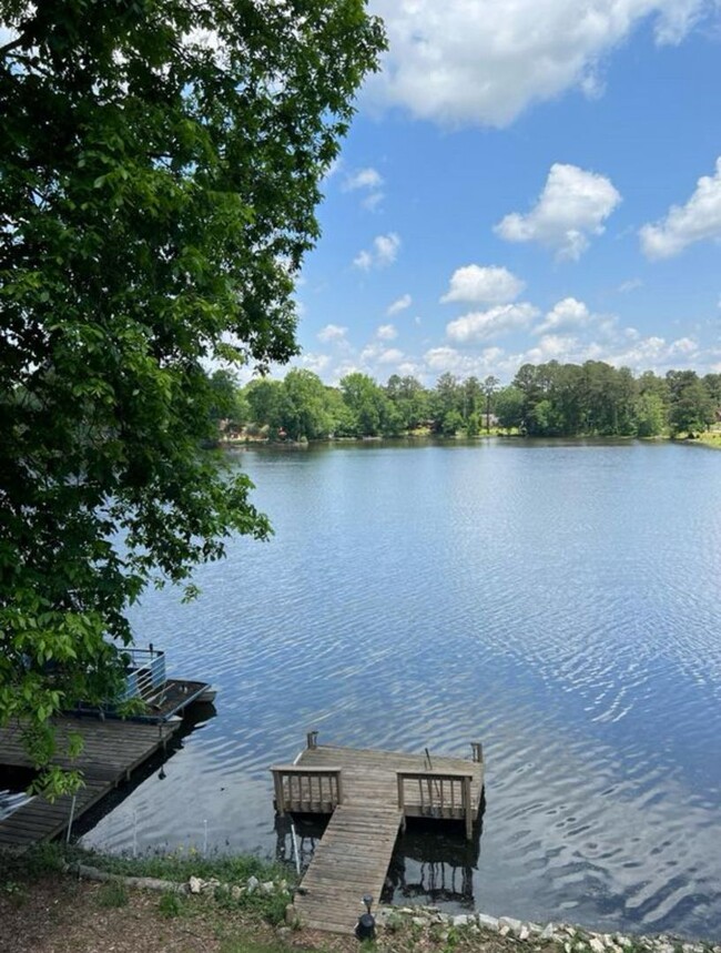 Foto del edificio - Stunning Lake house