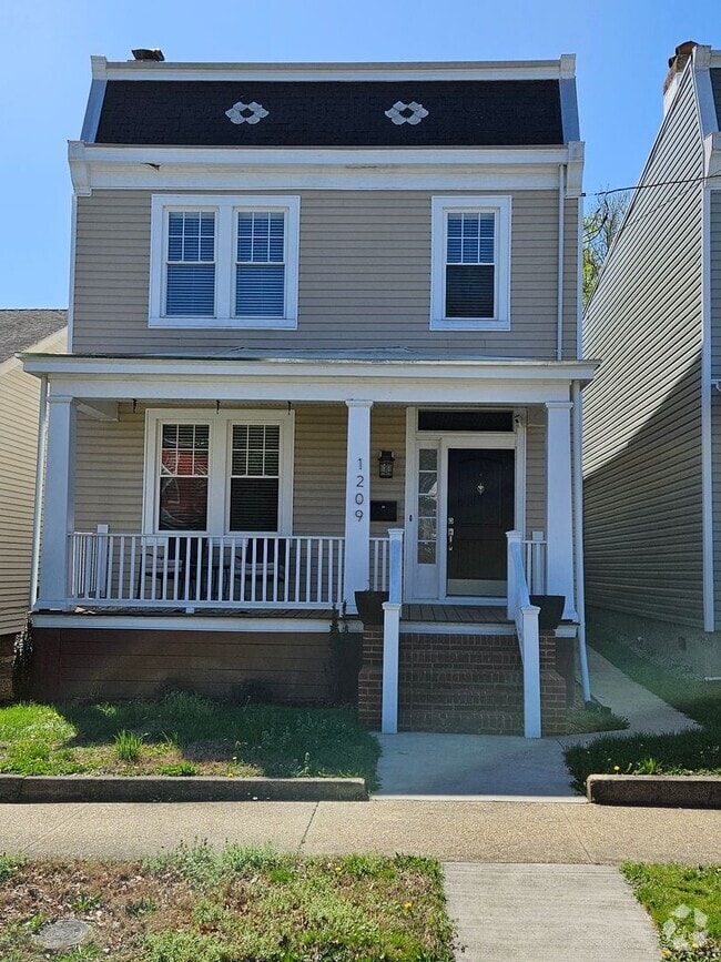 Building Photo - 1209 N 35th St