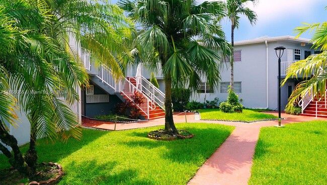 Foto del edificio - 1651 NE Miami Gardens Dr