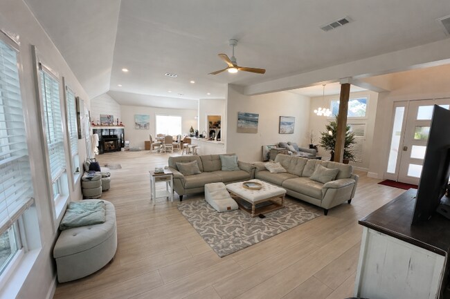 Building Photo - 178 Pelican Bay Dr