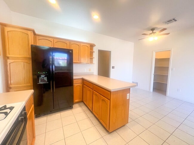 Foto del edificio - Adorable 3 bedroom 2 bath in Northeast El ...